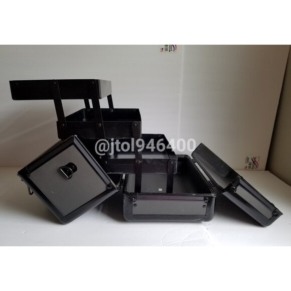 Mac Cosmetics Train Case - Picture 1 of 16
